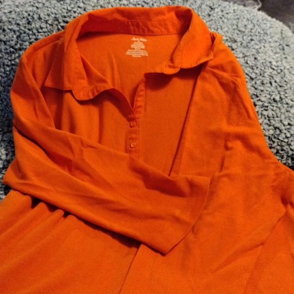 🌻5/$10 Women's Tee - Picture 3 of 5